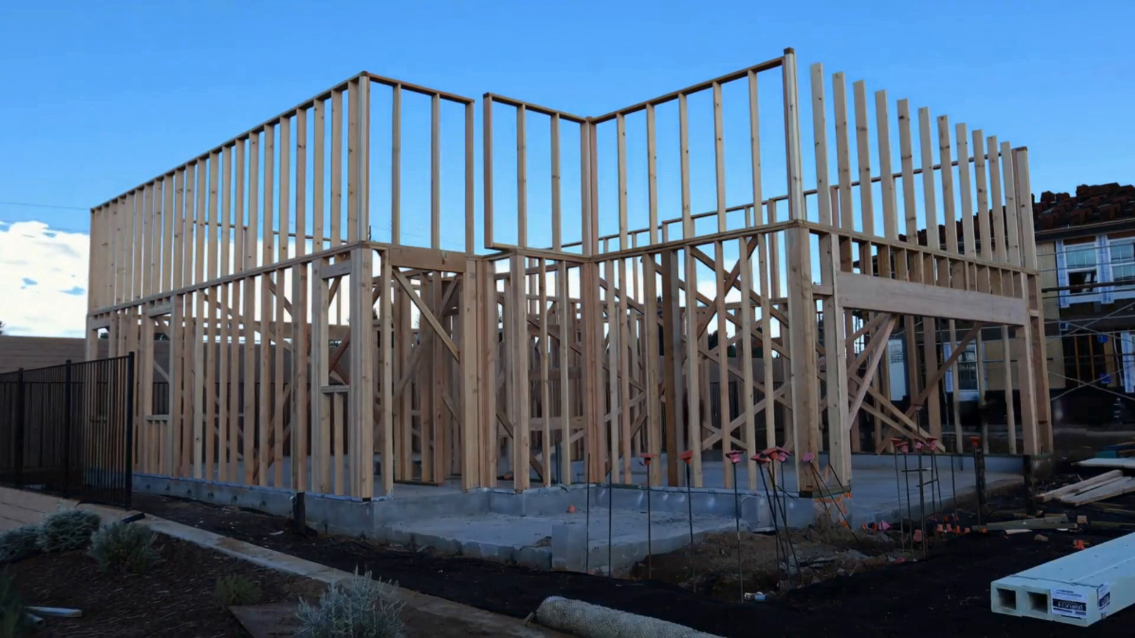 Bygg-timelapse från projektstart till färdigt hus